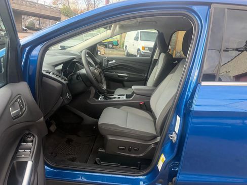 Used 2019 Ford Escape SE image 25