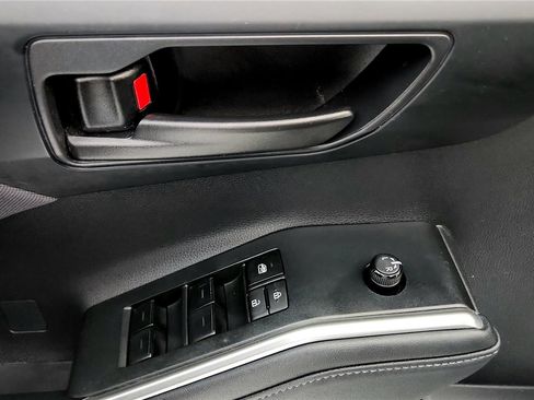 Used 2023 Toyota Highlander LE image 25