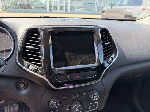 Used 2019 Jeep Cherokee Limited AWD/4WD image 19