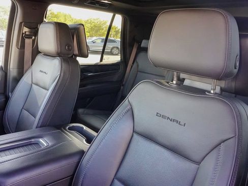 Used 2022 GMC Yukon Denali w/ Denali Ultimate Package AWD/4WD image 17