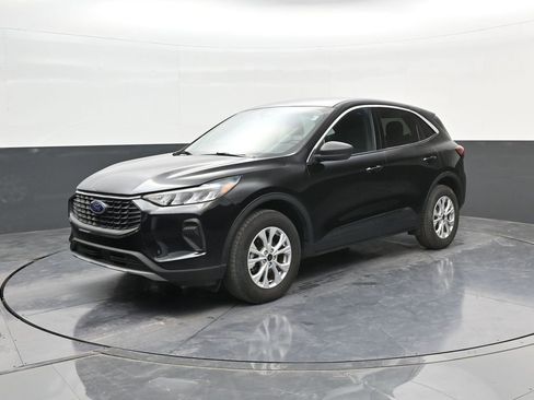 Used 2024 Ford Escape Active AWD/4WD image 3