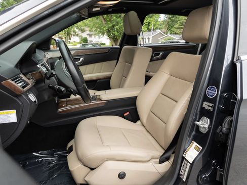 Used 2013 Mercedes-Benz E 350 4MATIC Sedan image 14
