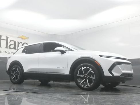 New 2026 Chevrolet Equinox EV LT FWD image 2