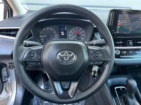 Used 2025 Toyota Corolla LE FWD image 30