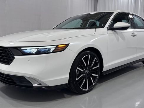 Used 2023 Honda Accord Touring image 1