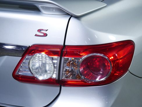Used 2013 Toyota Corolla S w/ Premium Pkg FWD image 17