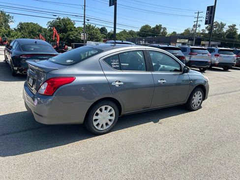Used 2018 Nissan Versa SV FWD image 6