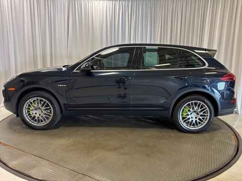 Used 2015 Porsche Cayenne S image 2