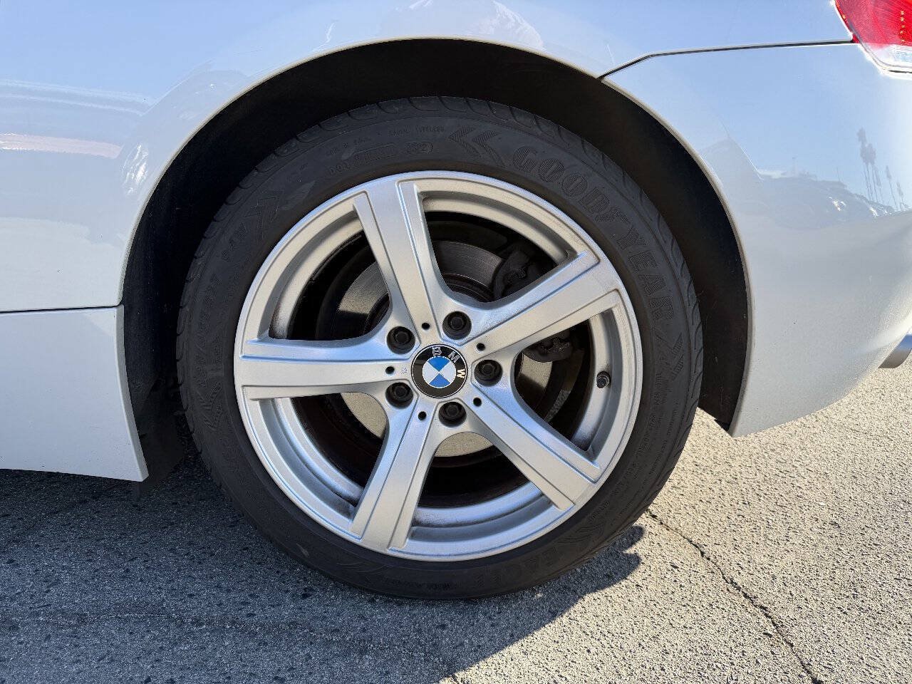 Used 2014 BMW Z4 sDrive28i w/ Technology Package RWD image 7
