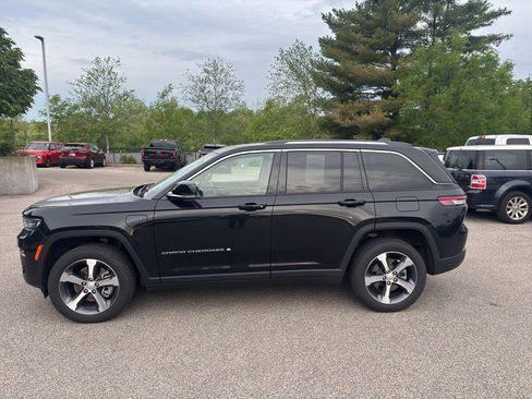 Used 2023 Jeep Grand Cherokee 4WD 4xe image 3