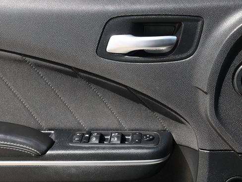 Used 2018 Dodge Charger R/T Scat Pack RWD image 46