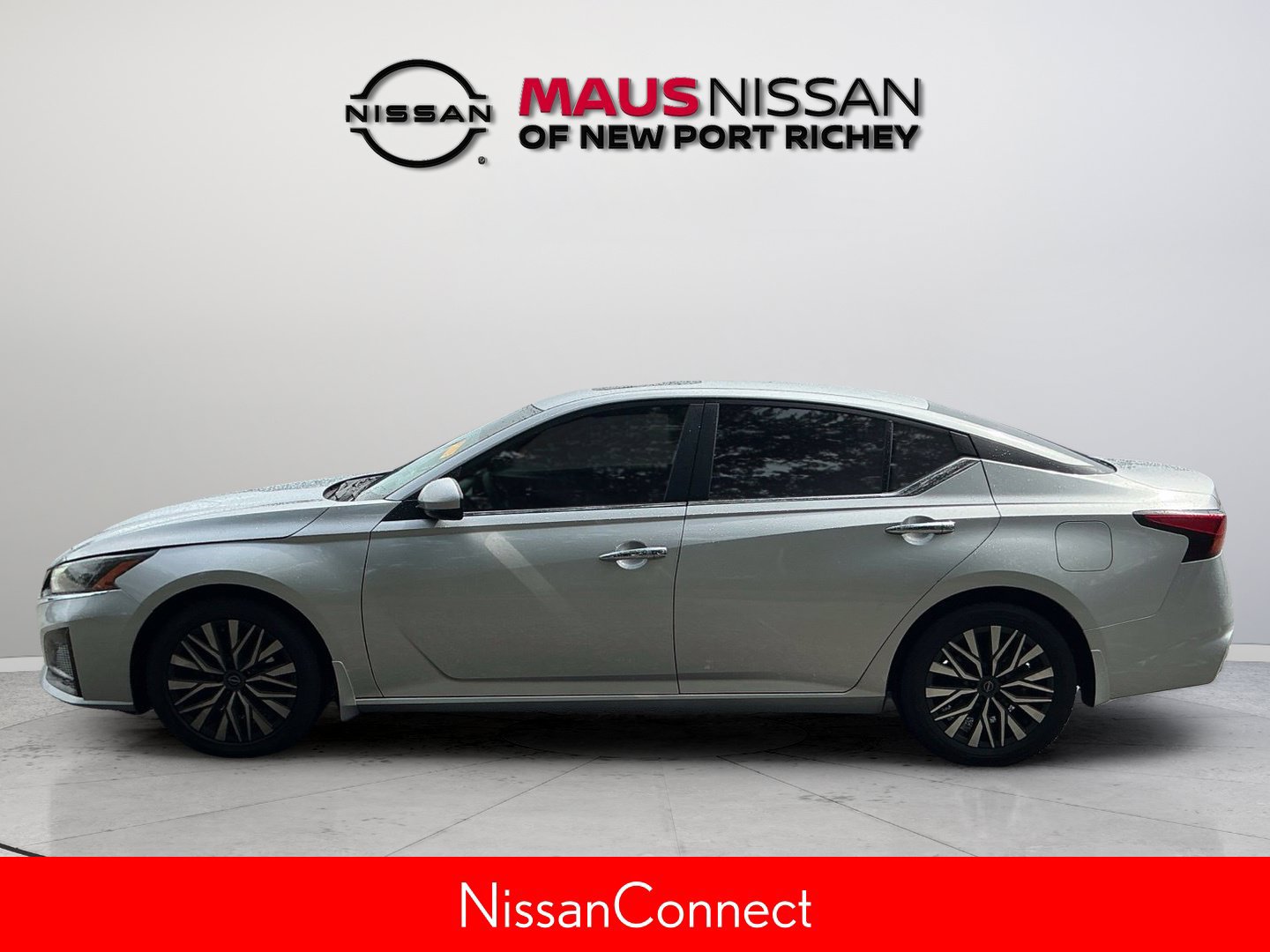Certified 2023 Nissan Altima 2.5 SV w/ SV Premium Package FWD image 4