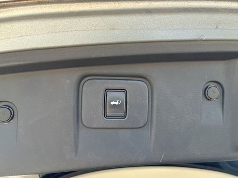 Used 2018 Nissan Murano SL w/ Moonroof Package image 11