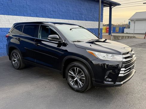 Used 2019 Toyota Highlander LE AWD/4WD image 3