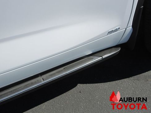 New 2026 Toyota Highlander Platinum image 3