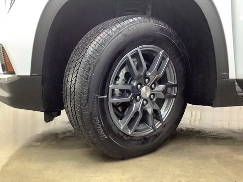 Used 2025 GMC Acadia Elevation image 30