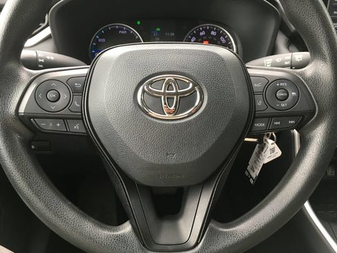 Used 2021 Toyota RAV4 LE AWD/4WD image 14