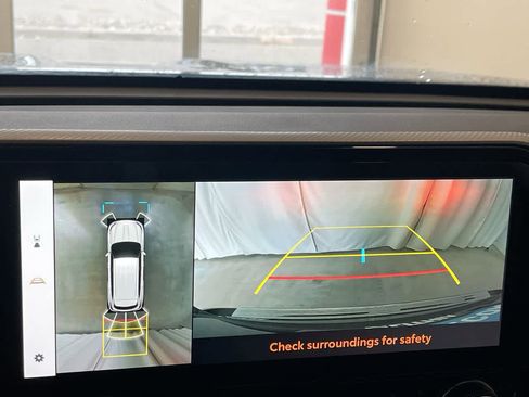 Used 2024 Toyota Highlander Platinum image 17