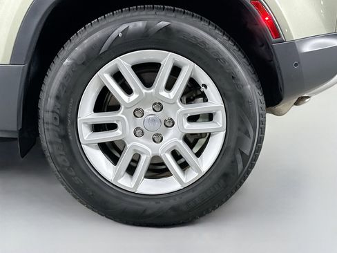 Certified 2025 Land Rover Defender 110 S image 33