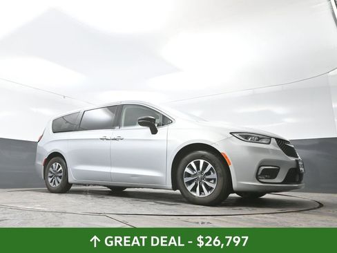 Used 2024 Chrysler Pacifica Select FWD image 54