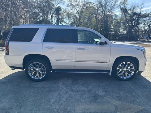 Used 2016 Cadillac Escalade Premium image 2