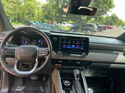 Used 2025 Chevrolet Colorado ZR2 w/ Technology Package AWD/4WD image 14