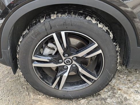 Used 2025 Volvo XC40 B5 Core image 15