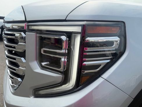 Used 2022 GMC Sierra 1500 Denali AWD/4WD image 11