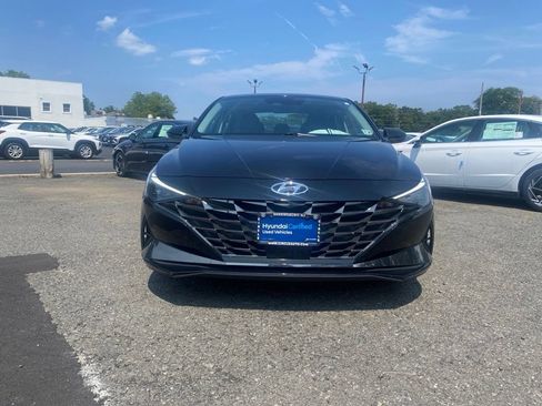 Certified 2023 Hyundai Elantra Limited w/ Winter Weather Package FWD image 3
