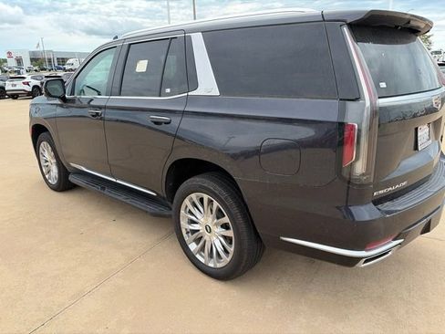 Used 2022 Cadillac Escalade Premium Luxury AWD/4WD image 4