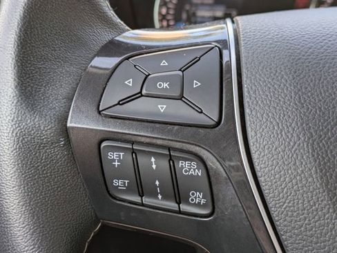 Used 2017 Ford Explorer Platinum image 32