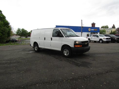 Used 2021 Chevrolet Express 2500 w/ Driver Convenience Package RWD image 8