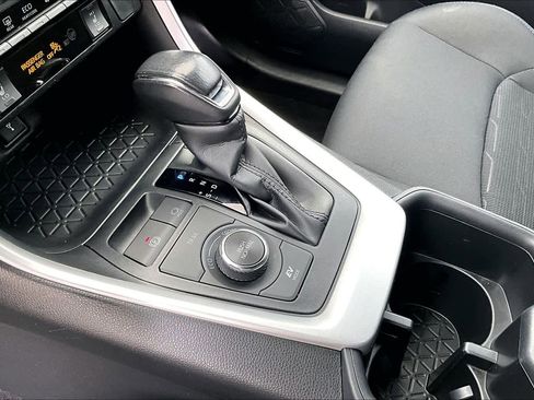 Used 2022 Toyota RAV4 SE w/ SE Grade Weather Package image 15
