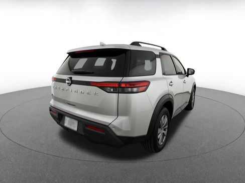 Used 2025 Nissan Pathfinder SV FWD image 9
