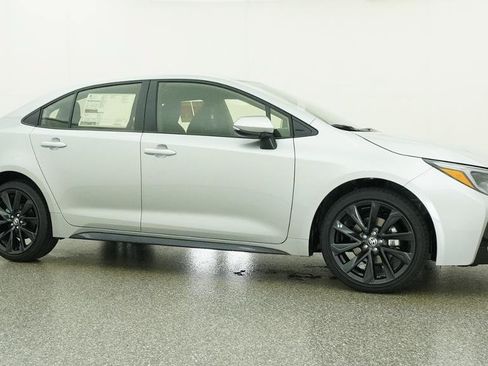 Used 2026 Toyota Corolla SE w/ SE Premium Package FWD image 41