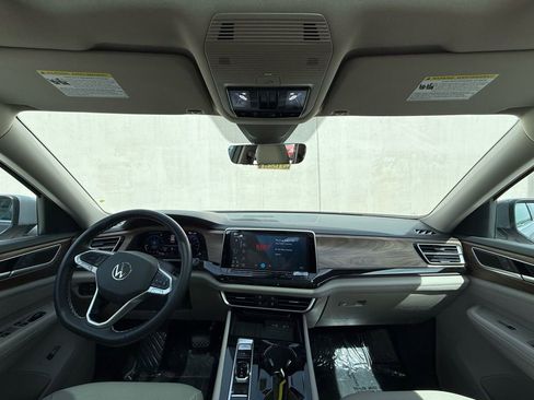 Certified 2025 Volkswagen Atlas SE image 6