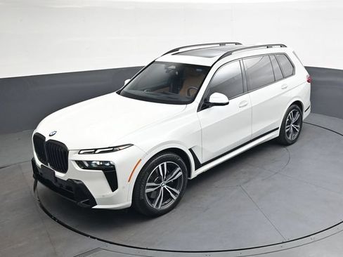 Used 2025 BMW X7 xDrive40i w/ M Sport Package AWD/4WD image 28
