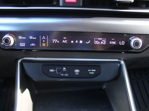 New 2026 Kia Carnival FWD image 44