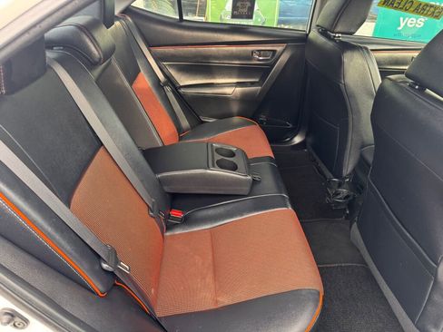 Used 2017 Toyota Corolla SE w/ SE Premium Package image 16