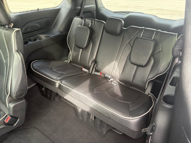 Used 2025 Chrysler Pacifica Limited FWD image 23