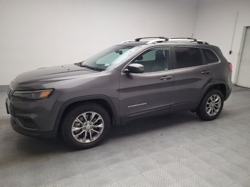 Used 2019 Jeep Cherokee Latitude Plus w/ Comfort/Convenience Group FWD image 2