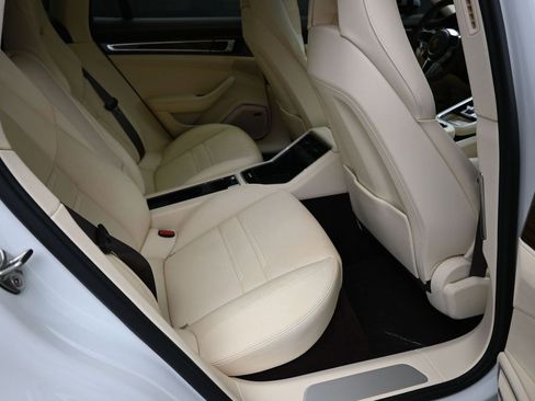Used 2018 Porsche Panamera 4S image 23