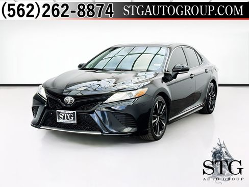 Used 2018 Toyota Camry XSE image 1
