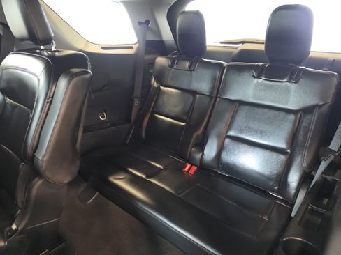 Used 2023 Ford Explorer XLT w/ Equipment Group 202A AWD/4WD image 32
