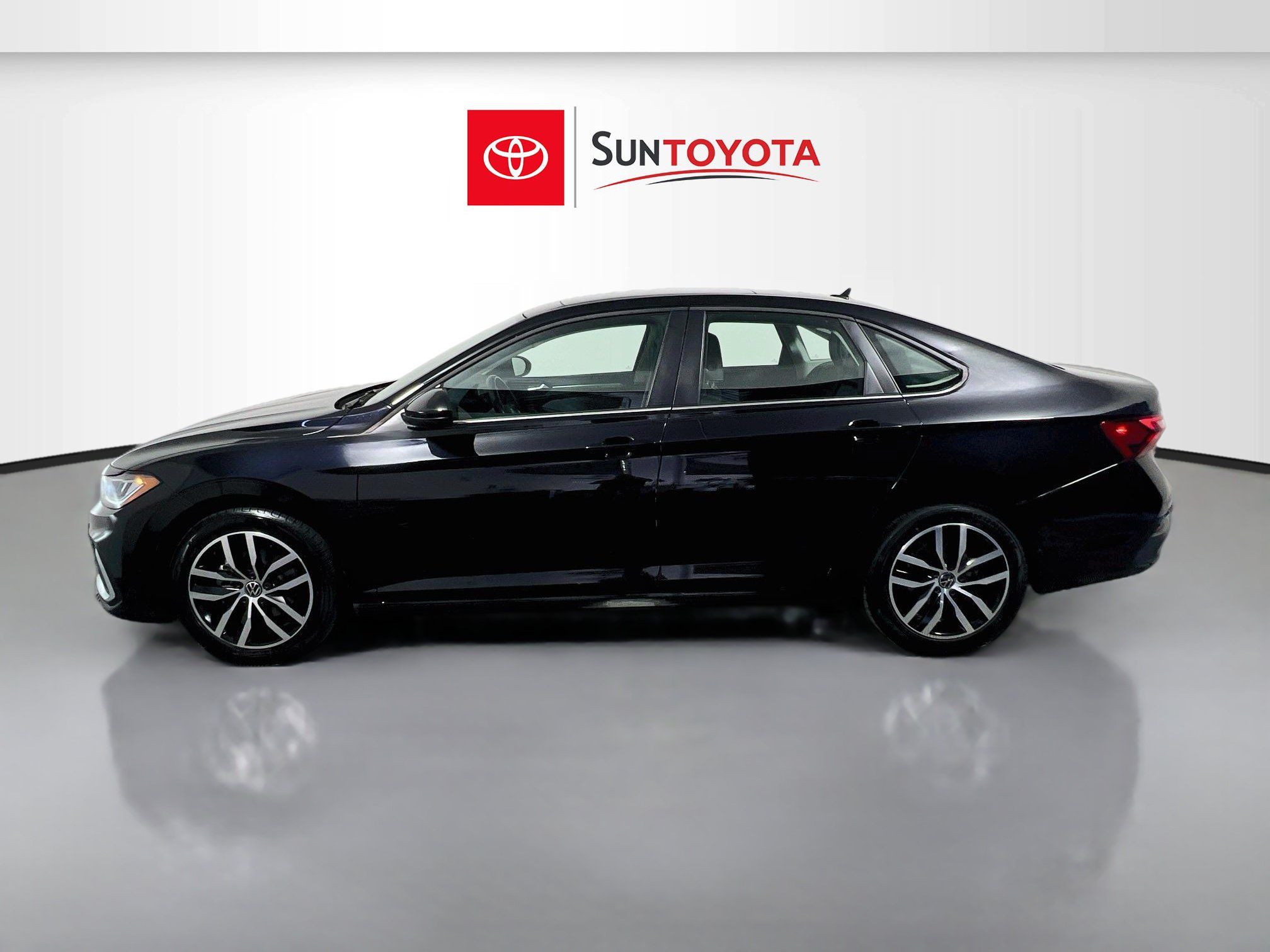 Used 2025 Volkswagen Jetta SE FWD image 7