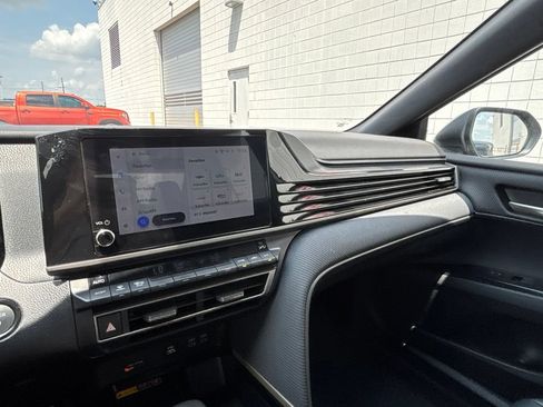 Used 2025 Toyota Camry SE FWD image 16