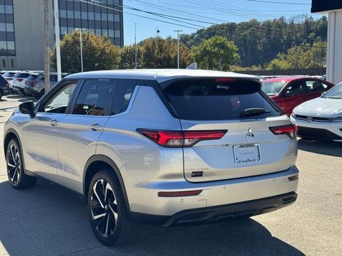 Used 2022 Mitsubishi Outlander ES image 3