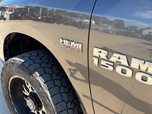Used 2018 RAM 1500 Express w/ Express Value Package AWD/4WD image 11