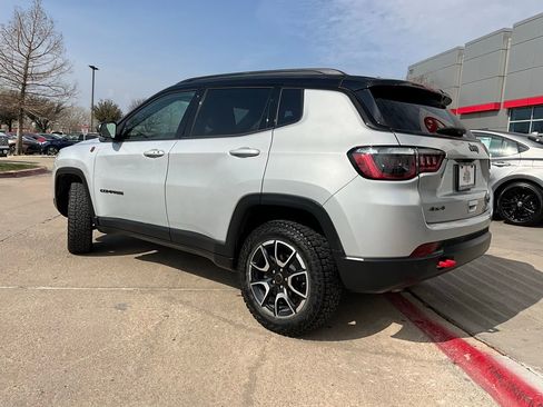 Used 2025 Jeep Compass Trailhawk image 8