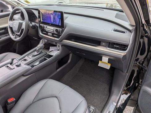 New 2026 Toyota Grand Highlander Platinum AWD/4WD image 26